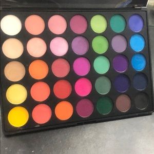 New Morphe 35B eyeshadow palette (just swatched)